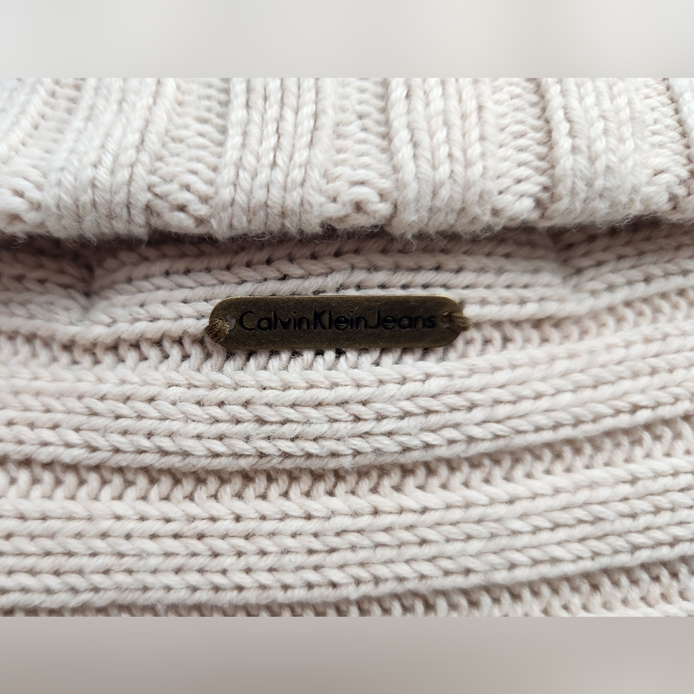 Calvin Klein Sweater - Picture 3 of 4